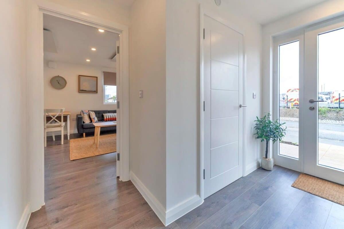 Contemporary 1 Bedroom Apartment In Ashford 애슈퍼드 외부 사진