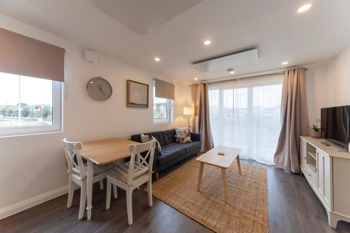Contemporary 1 Bedroom Apartment In Ashford 애슈퍼드 외부 사진