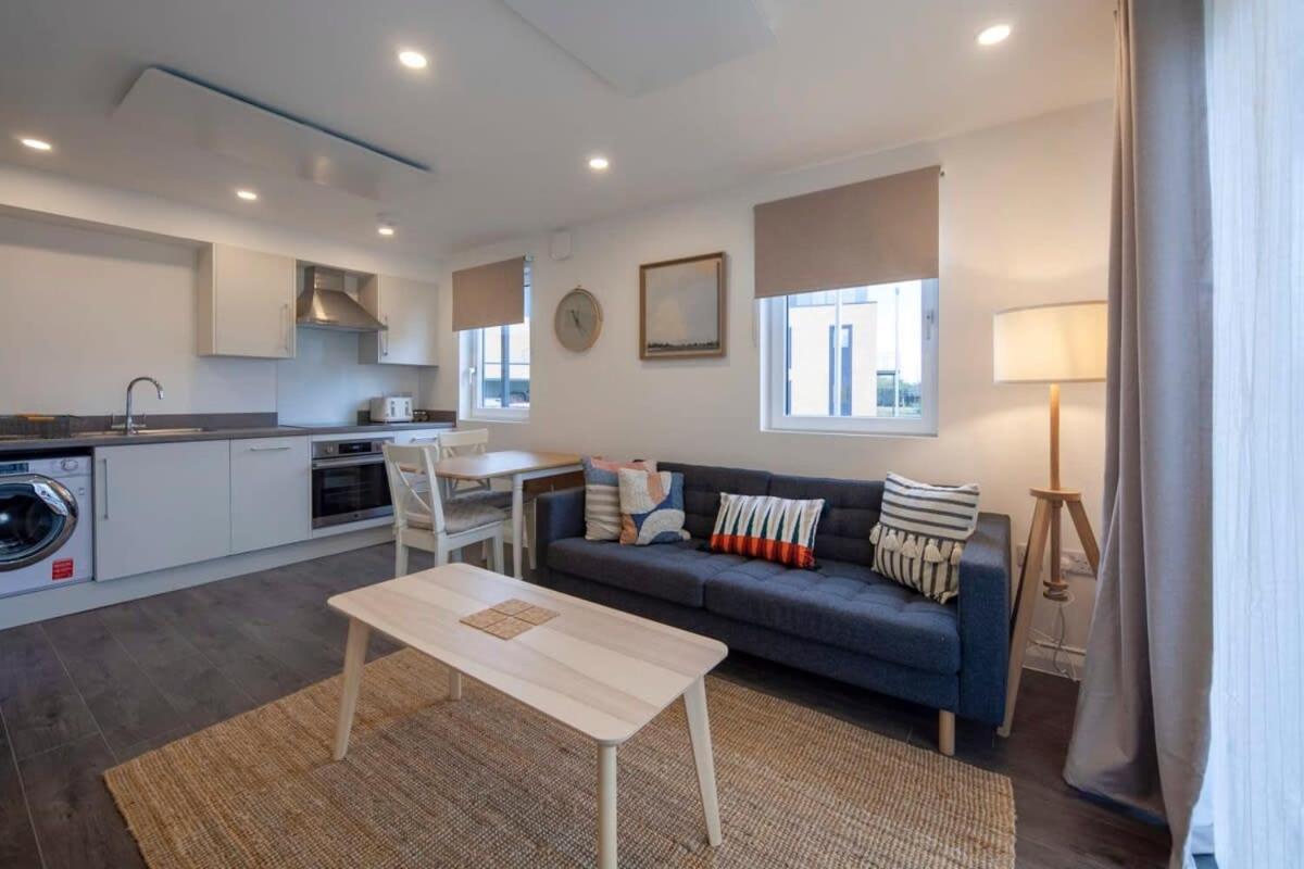 Contemporary 1 Bedroom Apartment In Ashford 애슈퍼드 외부 사진